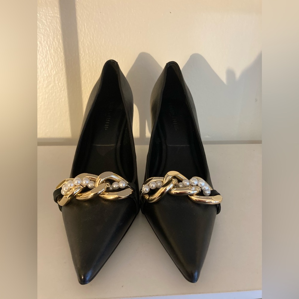 Karl Lagerfeld Heels 👠 
Worn 2x SIZE:9.5